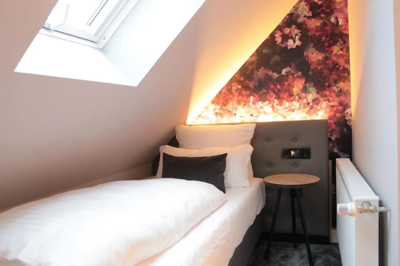 *** Otel Vienna House Easy By Wyndham Hamburg City Almanya